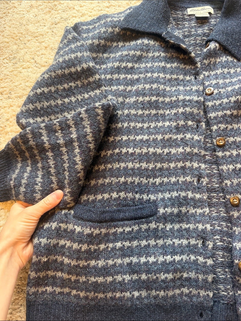 Eddie Bauer 100% wool sweater - Picture 3 of 5